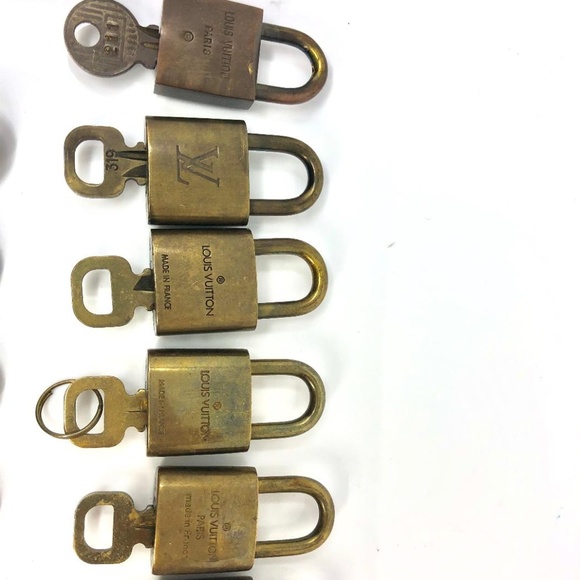 Auth Louis Vuitton Gold Tone Lock and Key #753L22 - Picture 5 of 7